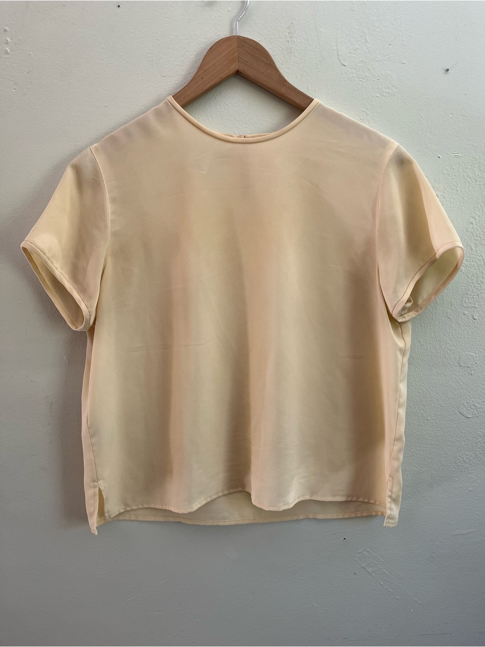 Jones Wear Cream Short-Sleeve Blouse